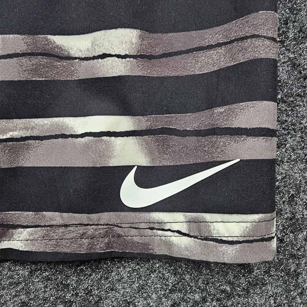 Nike Swim Trunks Shorts Men's Medium Black Gray Striped Drawstring Lined Beach
